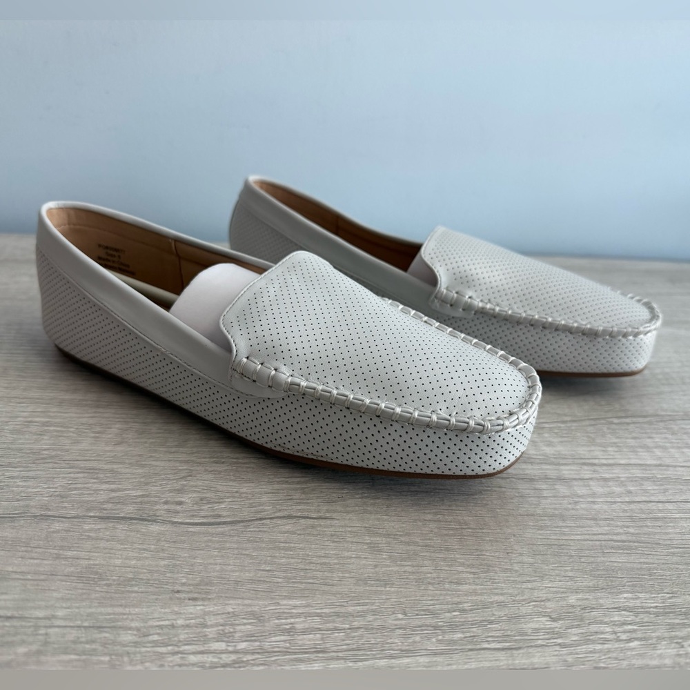 Journee Collection Women's Light Grey Halsey Perforated Loafers Size 8